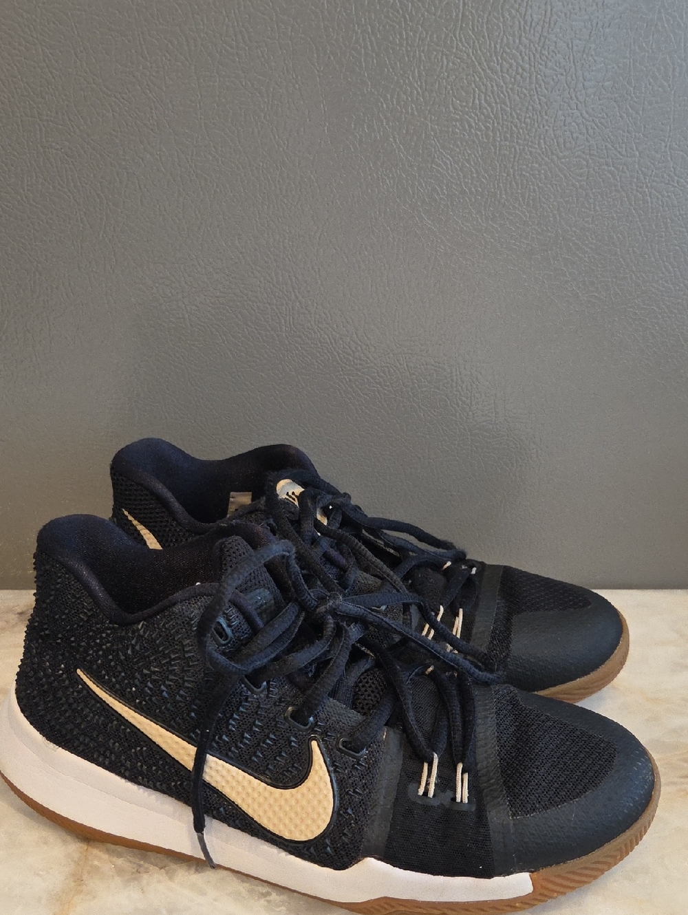 Kyrie 3 Badge Of Honor Sneaker